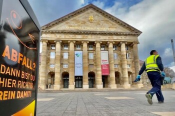 Mülleimer vor der Stadthalle Kassel